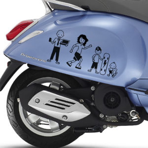 Pegatina personaliza de familia sobre moto