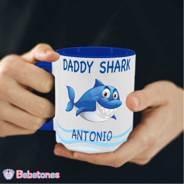 Taza personalizada "Daddy Shark" Azul